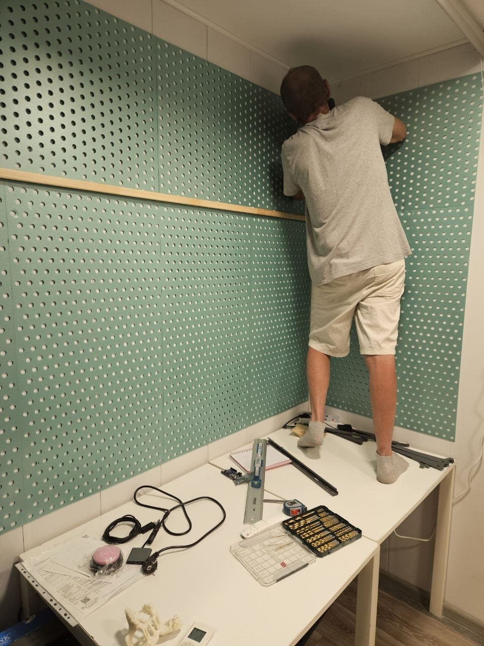 Shelf installation